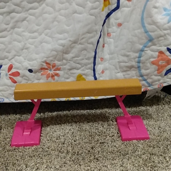 A barbie with a beam. - Picture 3 of 3